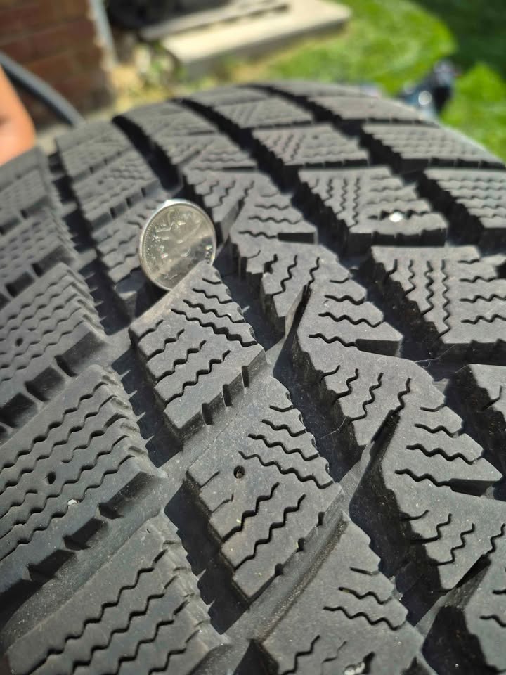 4 Good Year Winter command snow tires with rims - photo 5