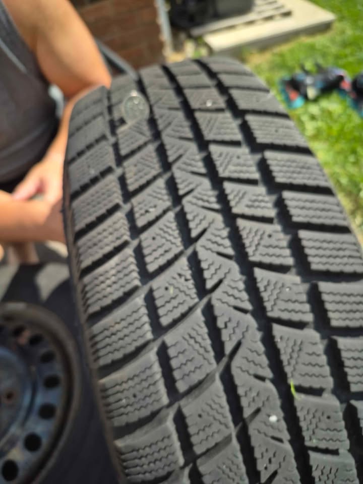 4 Good Year Winter command snow tires with rims - photo 4