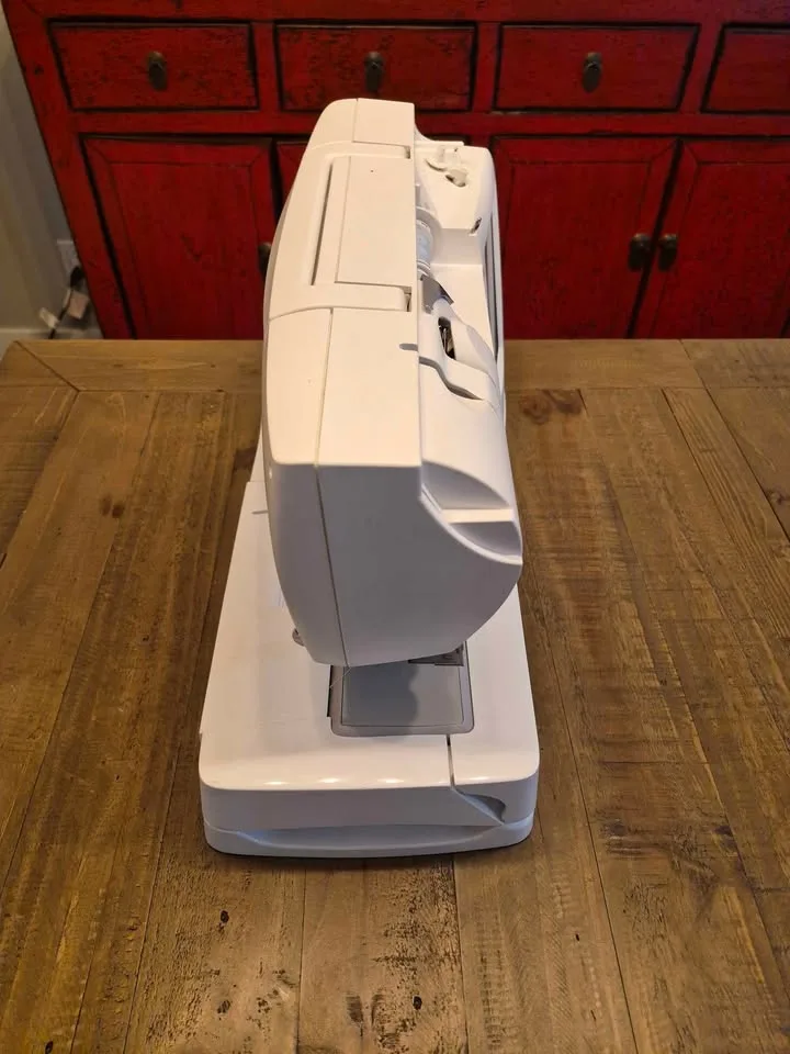 Husqvarna Viking Designer SE Sewing Machine image indicator(4)