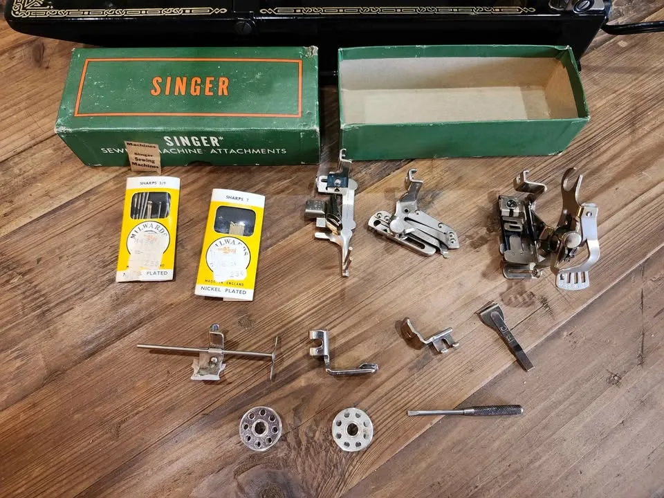 Singer 221 Featherweight with Warranty image indicator(7)
