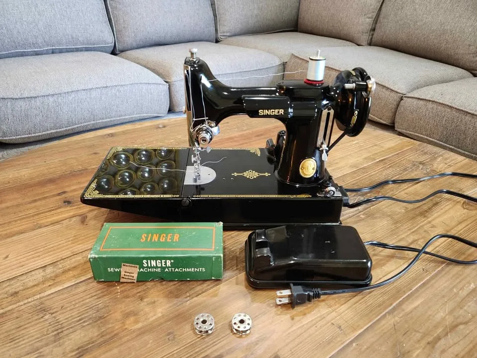 Singer 221 Featherweight with Warranty image indicator(10)