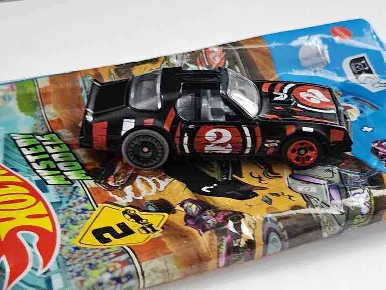 💥2 Chase💥Hot Wheels '24: Mystery Models Series 2 #02, 03