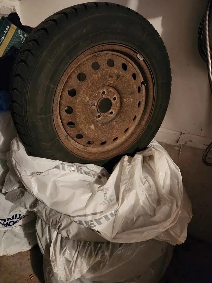 Winter Tires 235 65 R18 Rovelo w/ steel rims (used) - full set ( image indicator(6)