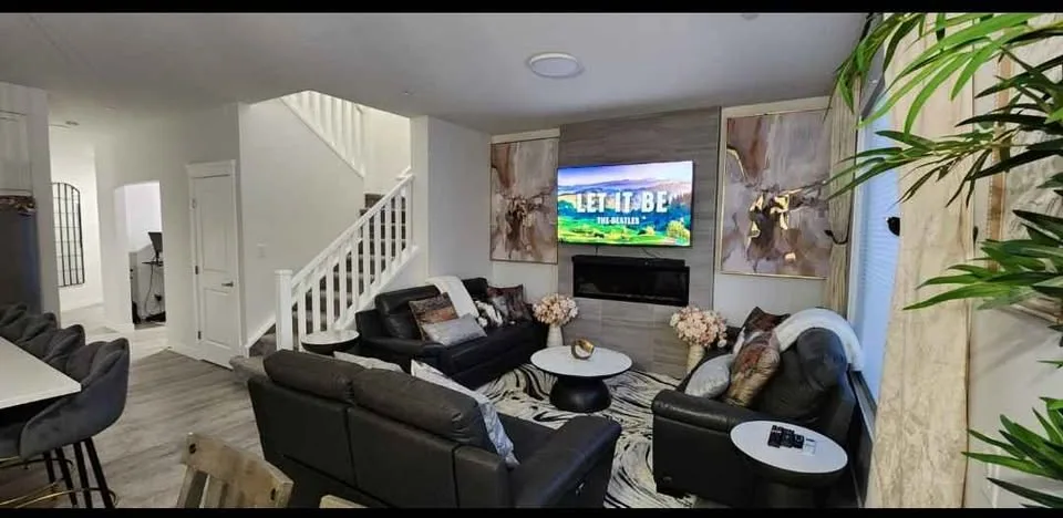 2 Bedrooms available (in a 3 Bed 2.5 Bath; Front Drive home) image indicator(2)