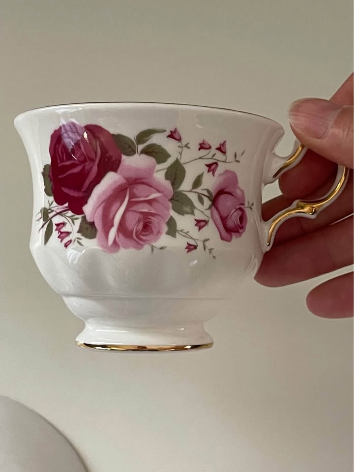 Royal Albert Queen Anne Teacup & Saucer - photo 2