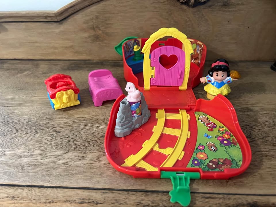 Fisher-Price Little People Disney Princess Snow White's Fold 'N - photo 3