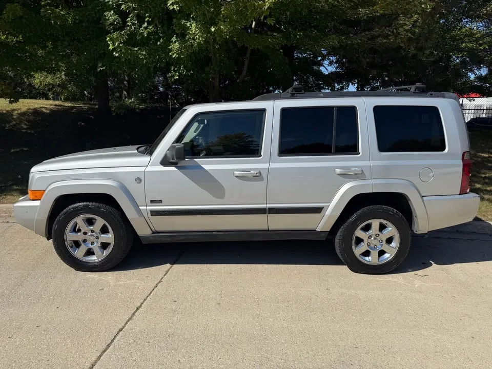 2007 Jeep Commander · Sport Utility 4D image indicator(6)