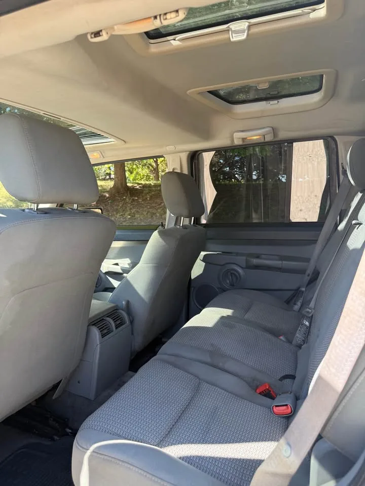 2007 Jeep Commander · Sport Utility 4D image indicator(8)