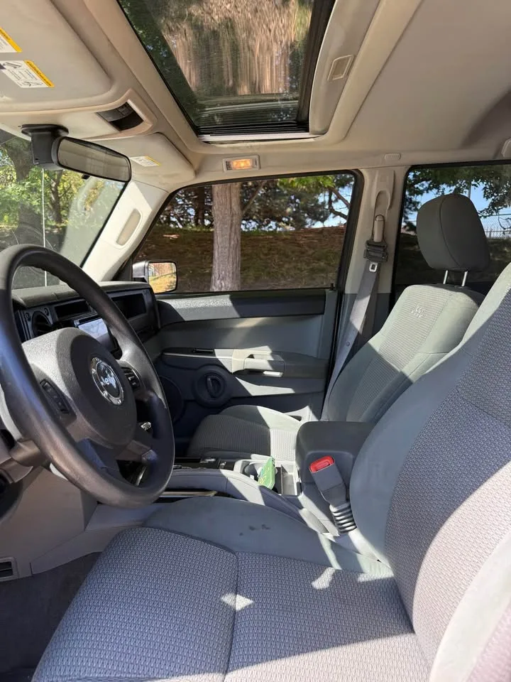 2007 Jeep Commander · Sport Utility 4D image indicator(10)