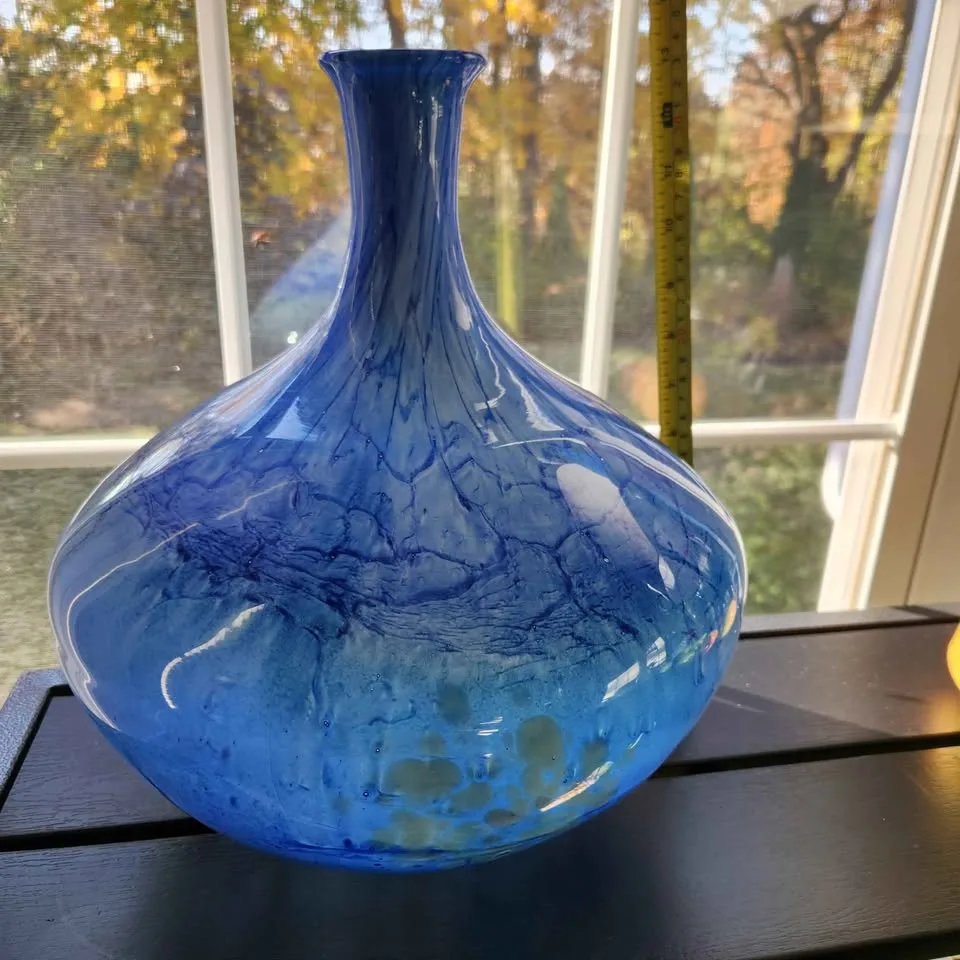 Gorgeous Vase 12" x 12" image indicator(2)