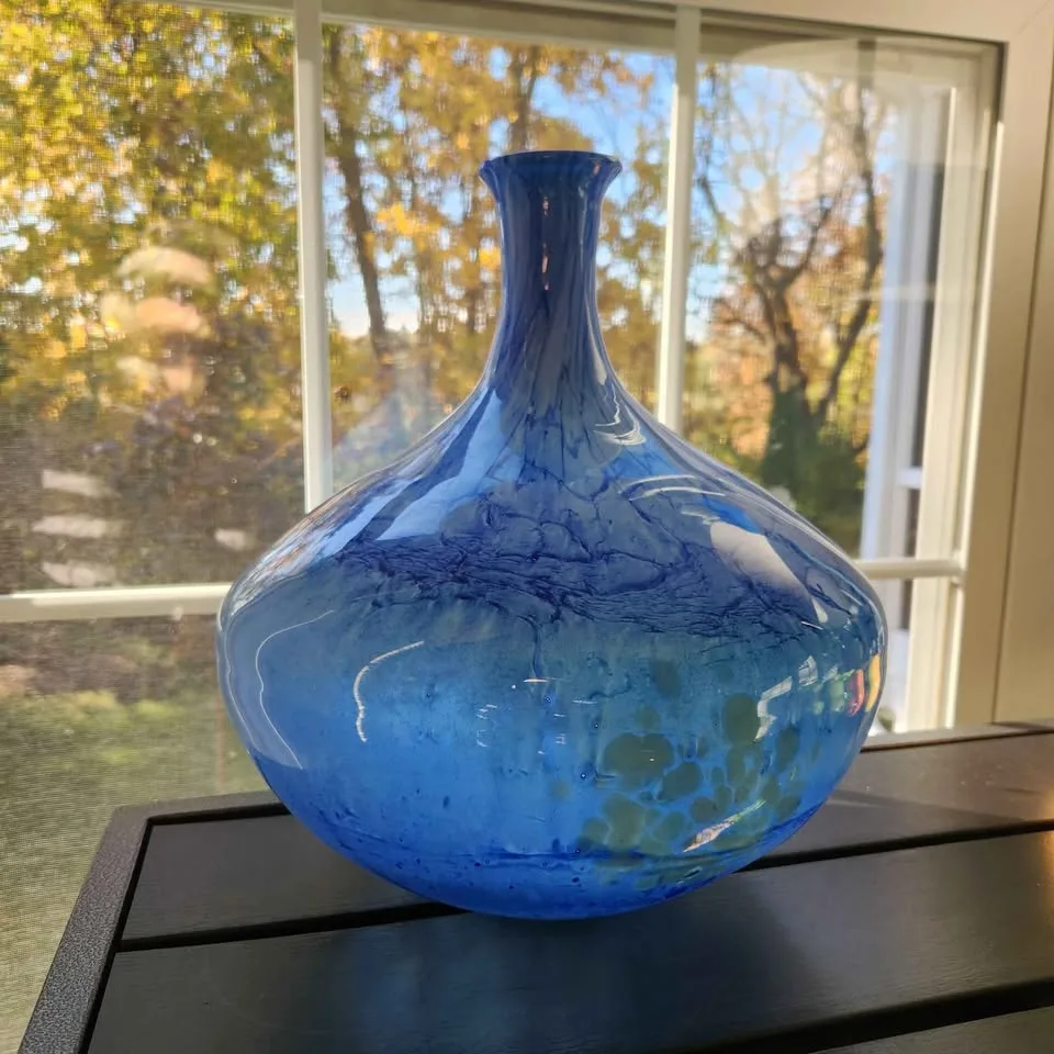 Gorgeous Vase 12" x 12" image indicator(4)