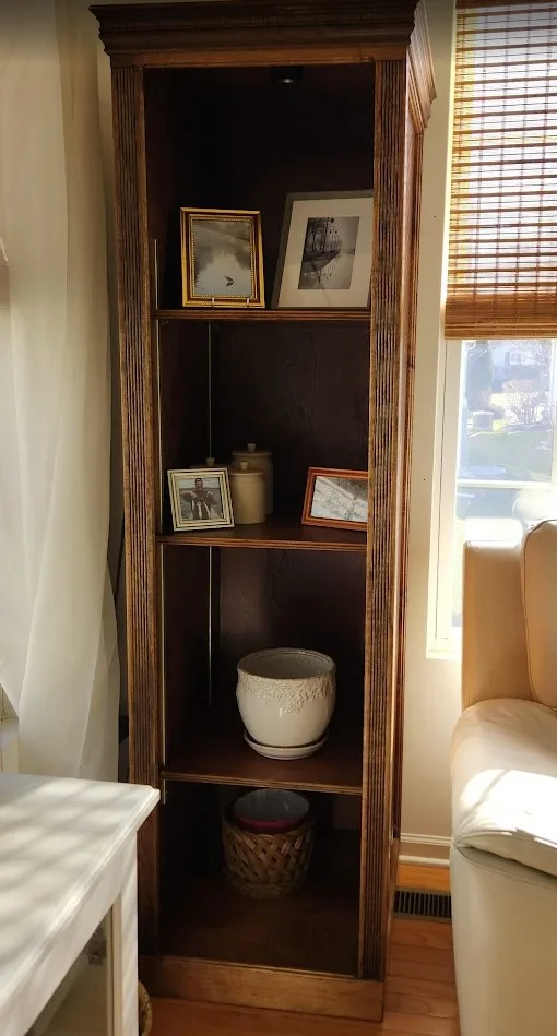 2 Lighted Display Cabinets image indicator(4)