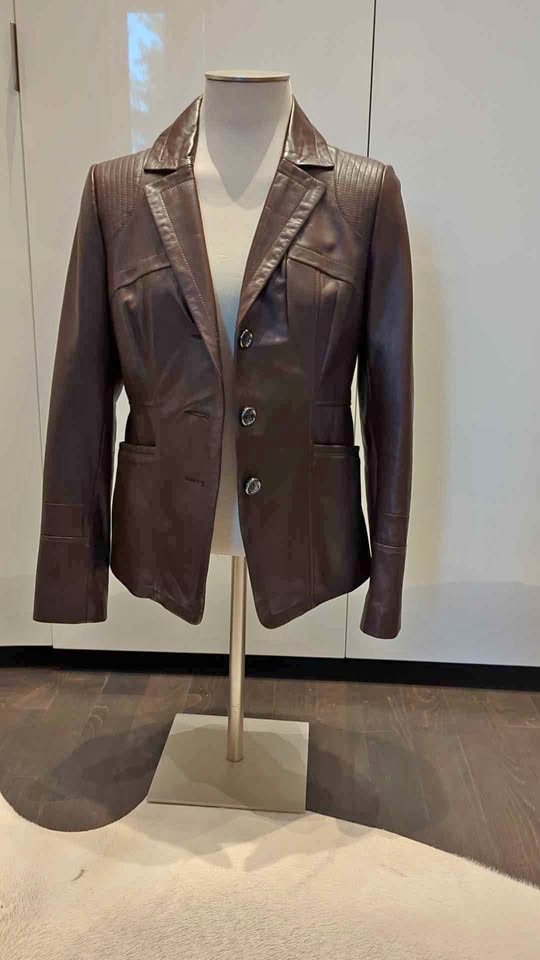 Genuine leather blazer Size M