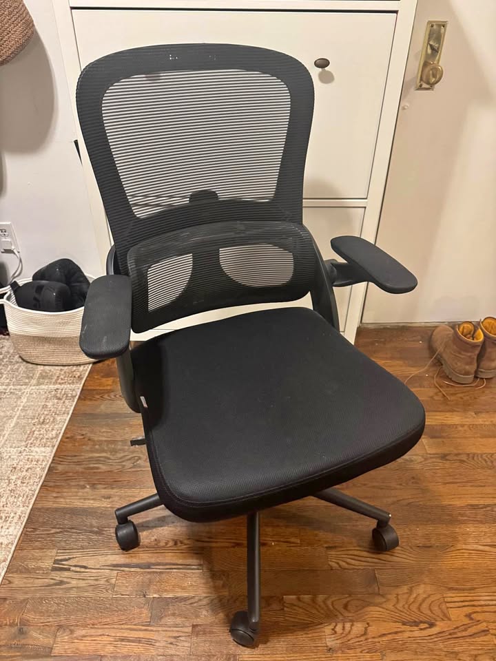 Ergonomic black office desk chair