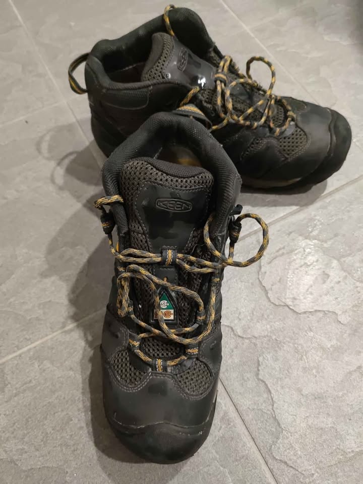 Safety shoes Keen 9.5 wide - photo 2