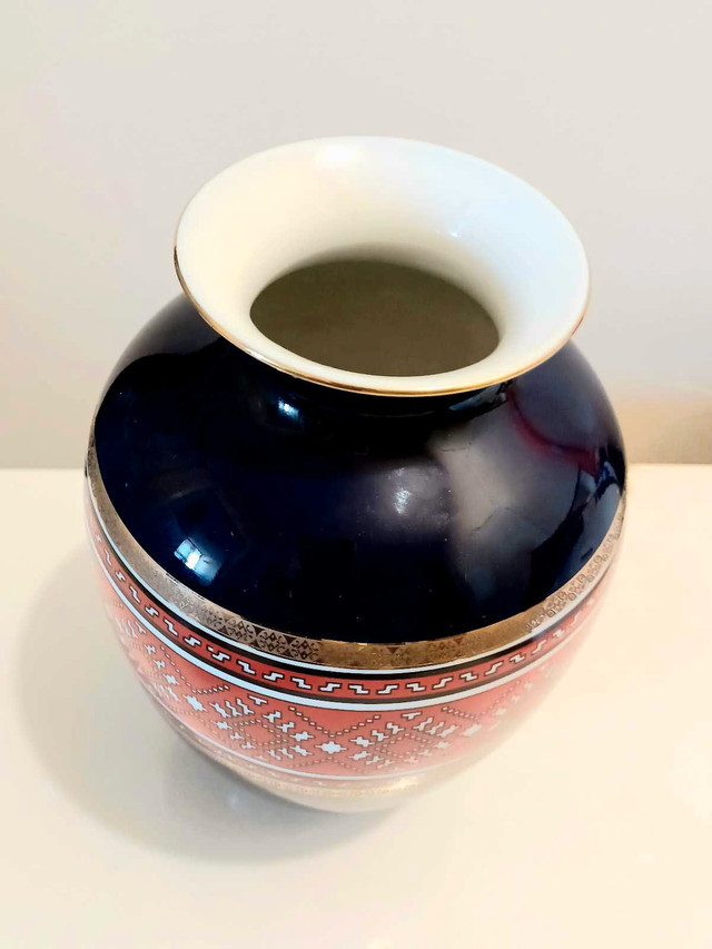 German Porcelain Vase - photo 2