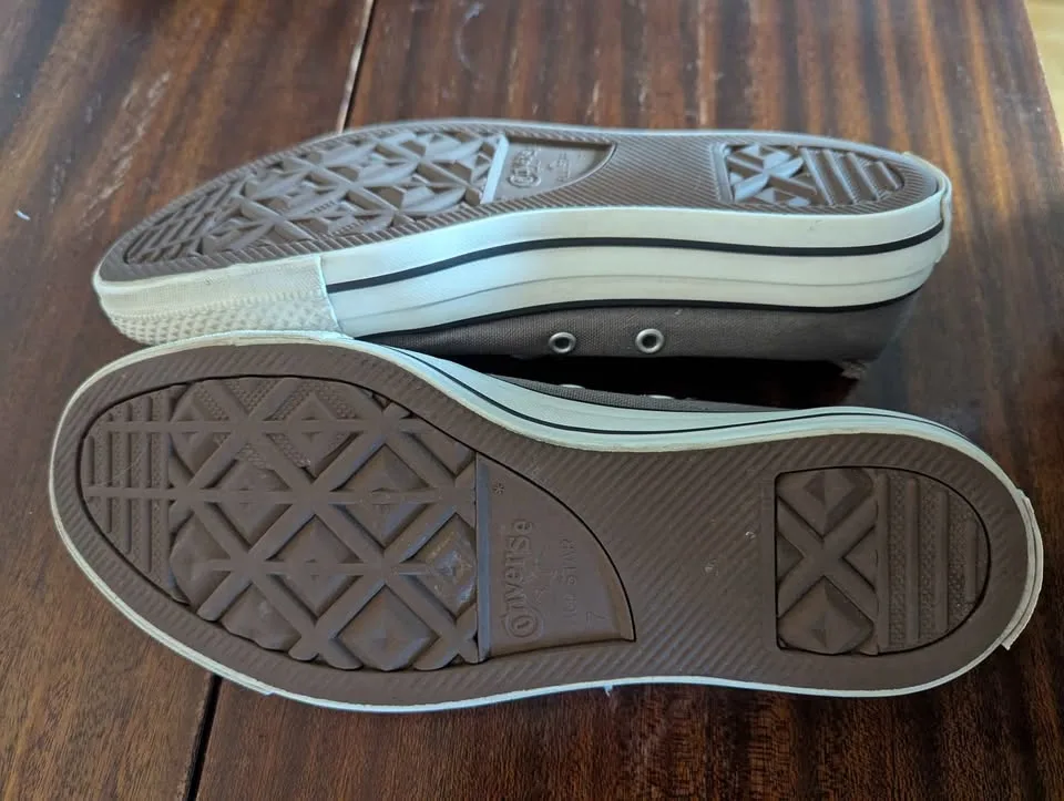 Gray Converse Chuck Taylor All Star Low-Top Sneakers Unisex image indicator(2)