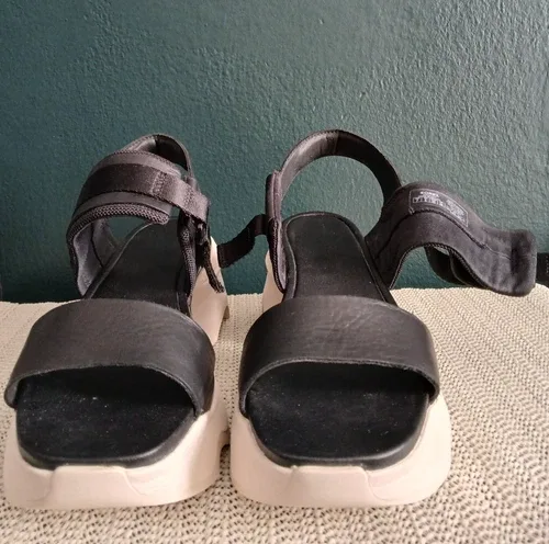 Sorel Kinetic Impact Slingback Heel Sandals Black Sz 7 image indicator(8)