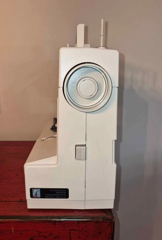 Pfaff Variamatic 6091 Sewing Machine with IDT and Warranty image indicator(3)