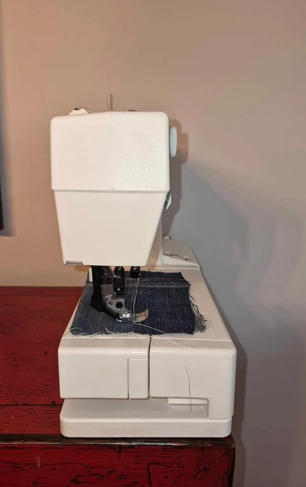 Pfaff Variamatic 6091 Sewing Machine with IDT and Warranty image indicator(5)