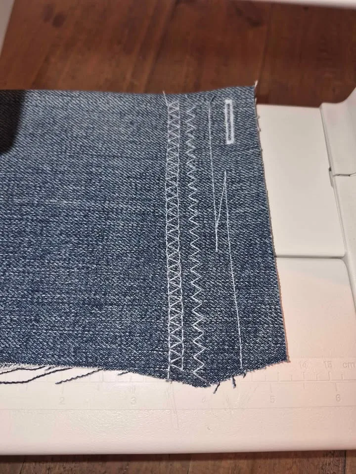 Pfaff Variamatic 6091 Sewing Machine with IDT and Warranty image indicator(6)