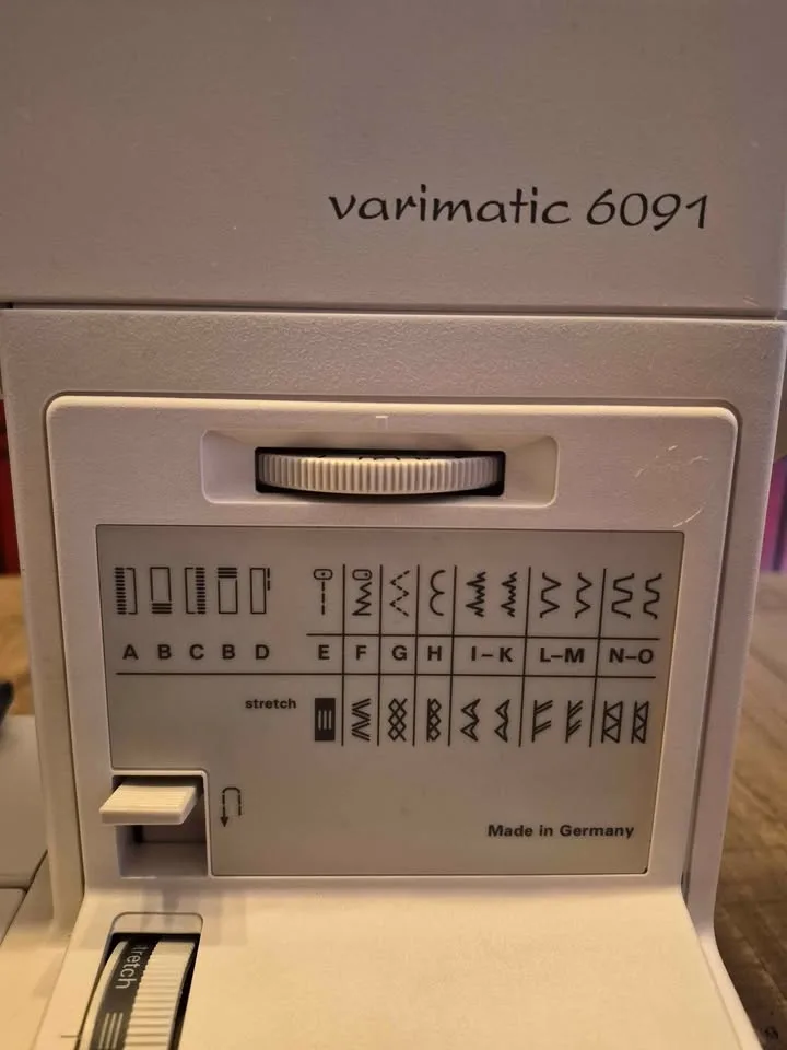 Pfaff Variamatic 6091 Sewing Machine with IDT and Warranty image indicator(8)
