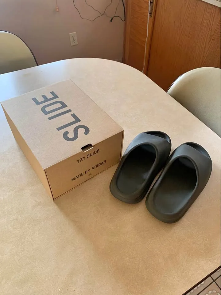 Adidas Yeezy Slide “Dark Onyx”