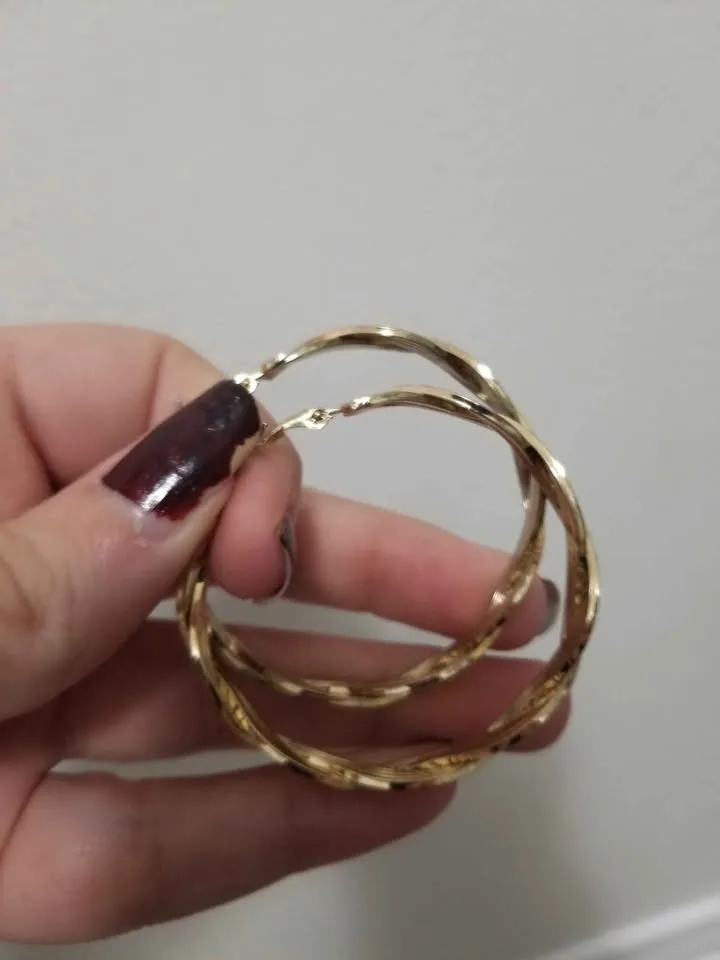 Gold Hoop Earrings image indicator(2)