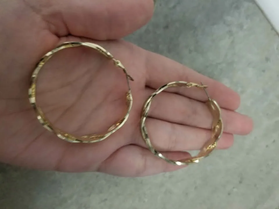 Gold Hoop Earrings image indicator(3)