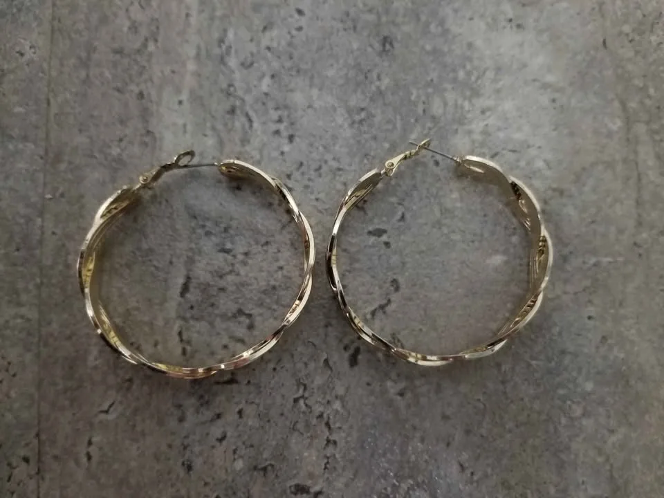 Gold Hoop Earrings image indicator(4)