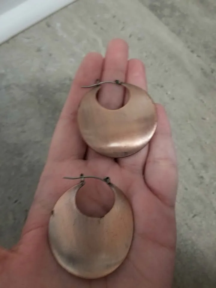 Metal earrings $2 image indicator(2)