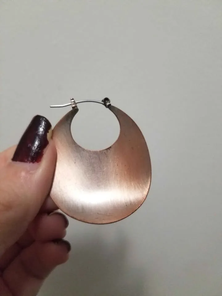 Metal earrings $2 image indicator(3)