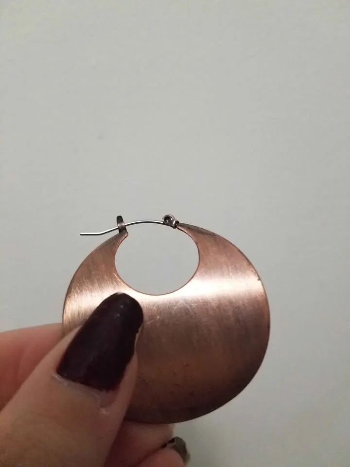 Metal earrings $2 image indicator(4)