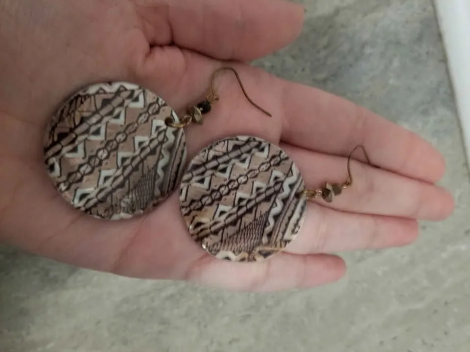 Patterned earrings design image indicator(2)
