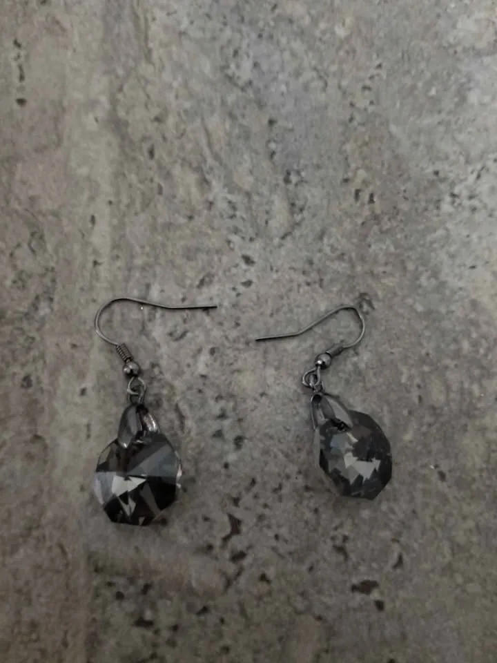 Gem Earrings image indicator(3)