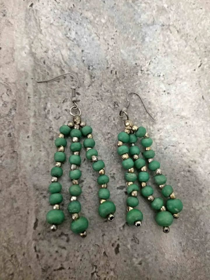 Green dangle earrings thumbnail