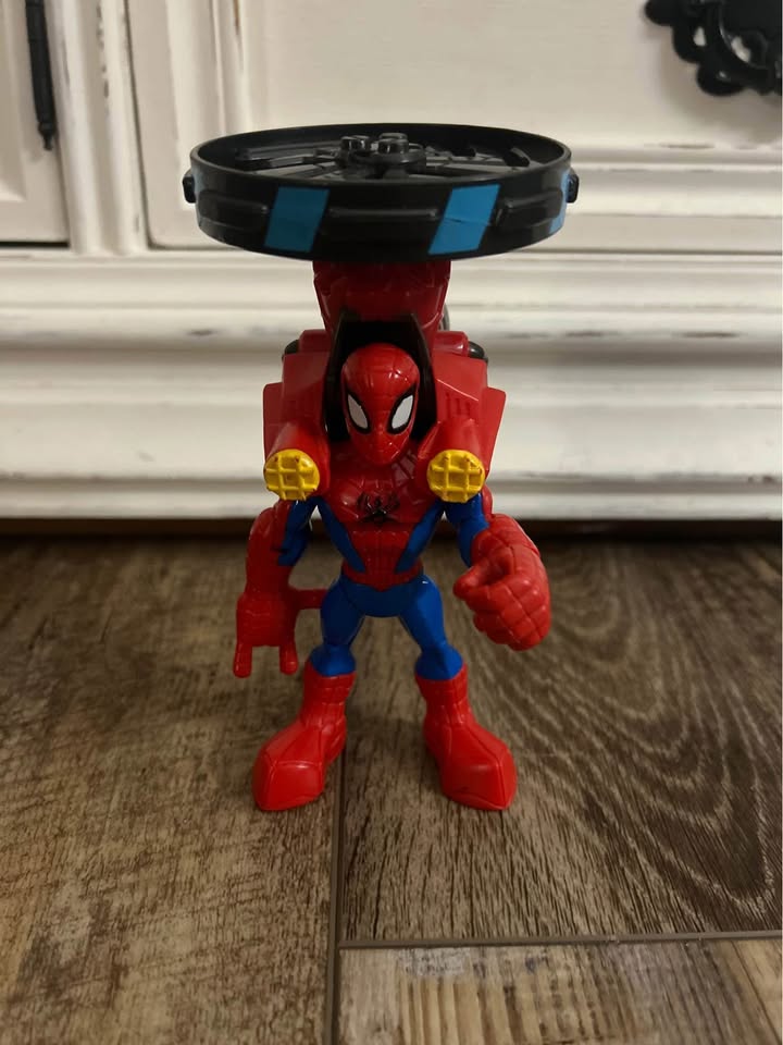 Marvel Spiderman Playskool 5" Figure and Accessories - photo 3