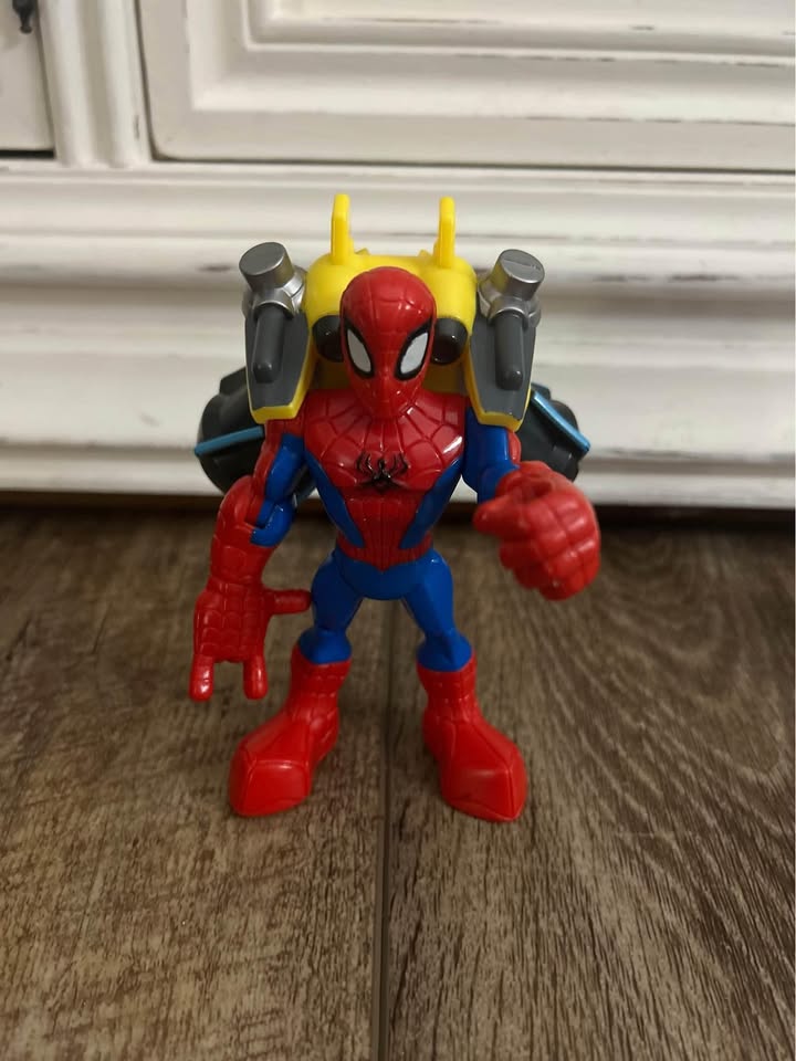 Marvel Spiderman Playskool 5" Figure and Accessories - photo 4