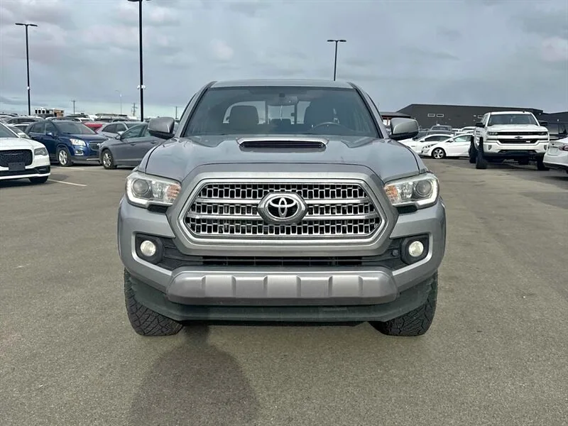 2016 Toyota Tacoma SR5 TRD Sport Crew Cab 4×4 thumbnail