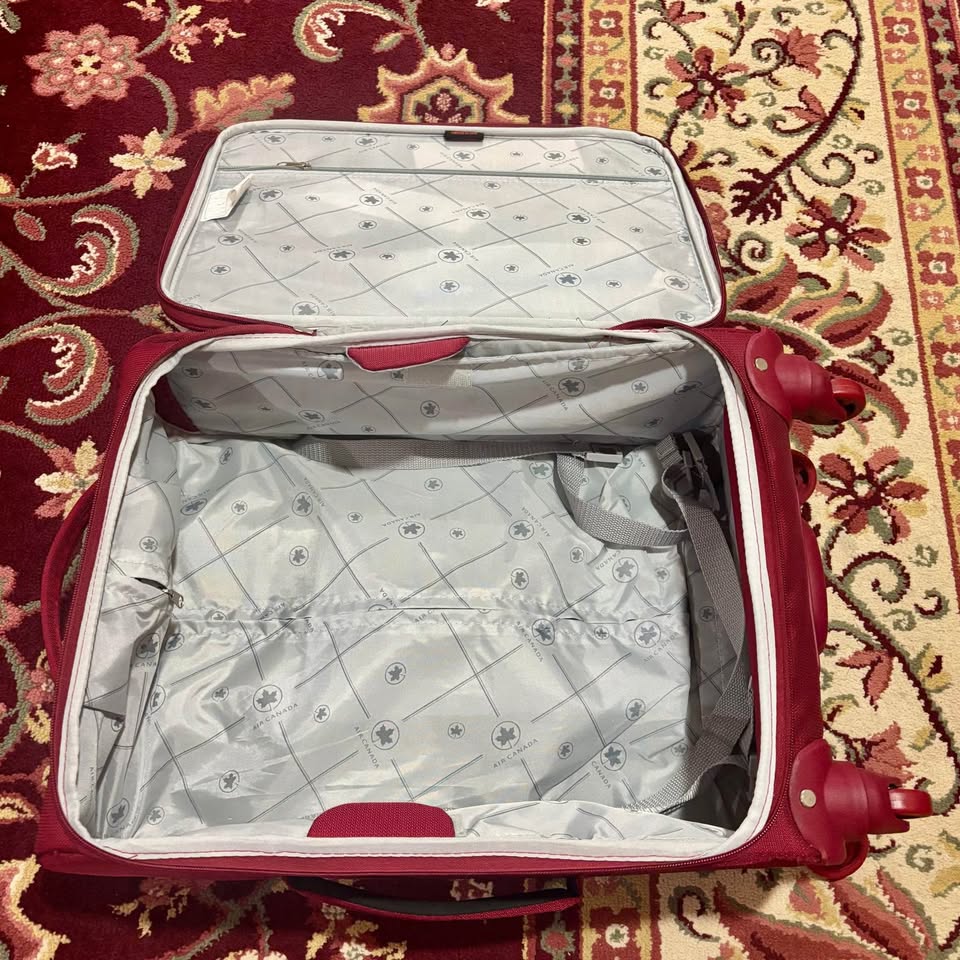 Air Canada Distinction 19" Spinner - Red - $50 - photo 3