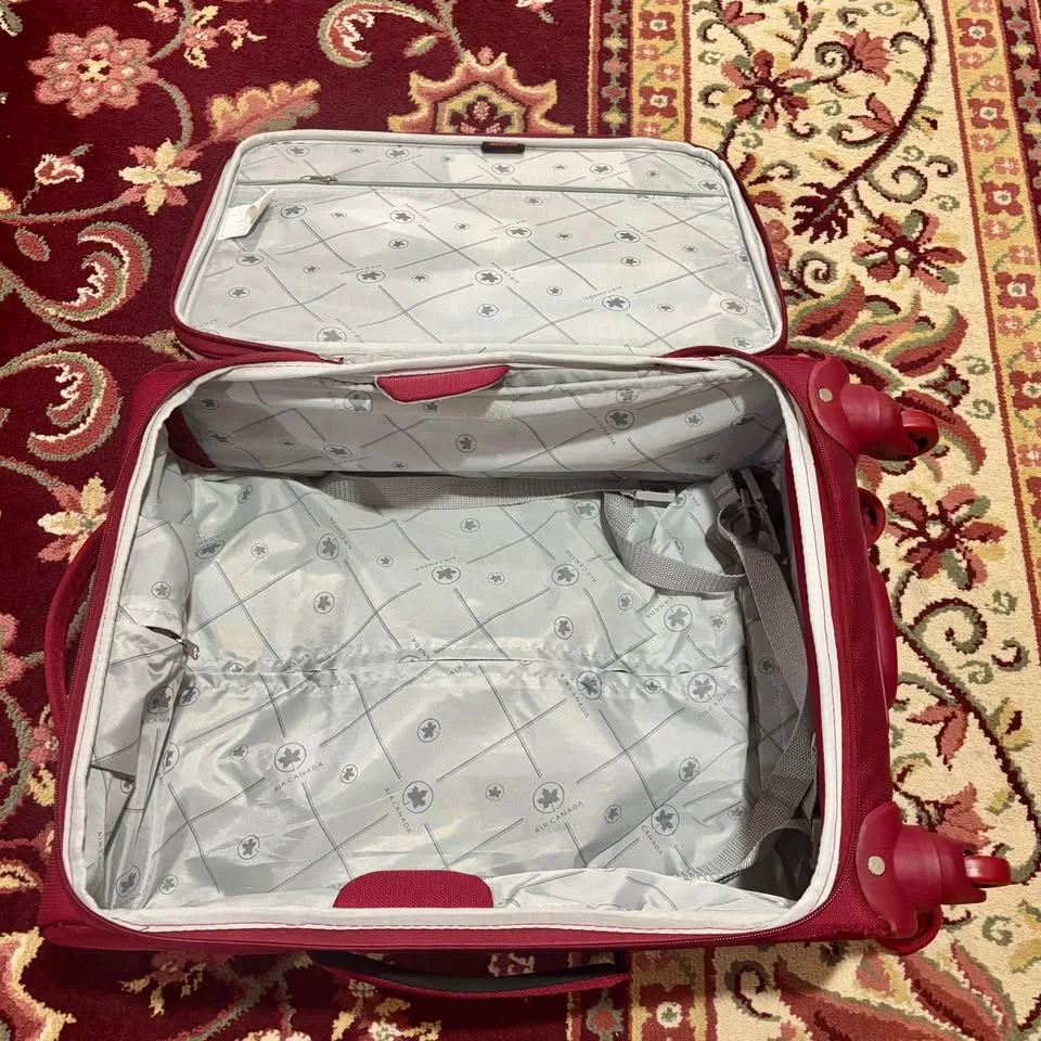 Air Canada Distinction 19" Spinner - Red - $50 image indicator(3)