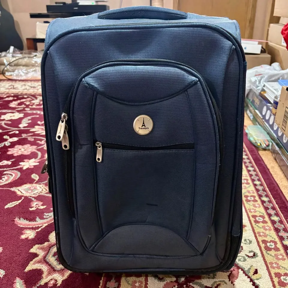 Air Canada + American Flyer + Travelpro Carry-On Luggage image indicator(3)