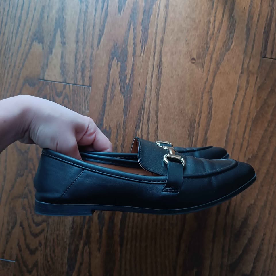 Black Women's Leather Loafers with Golden Accessory, US 6 - photo 2