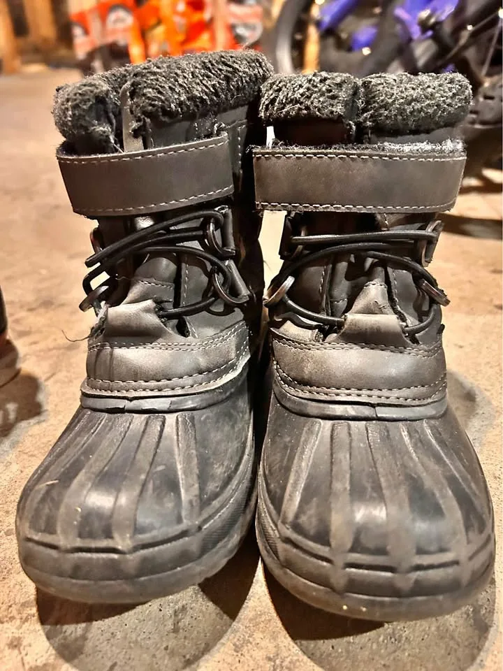 Winter boots size 11