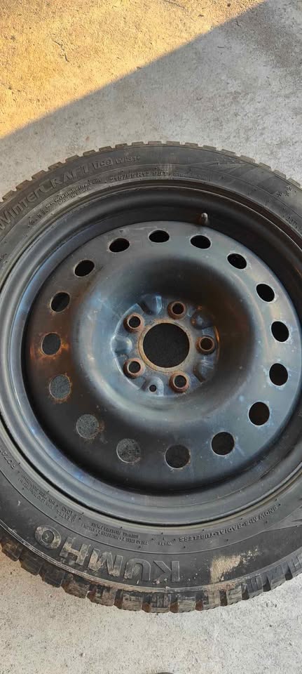 ❄️ Like New Winter Tires 17 inch on Rims – 215/55R17 - photo 3