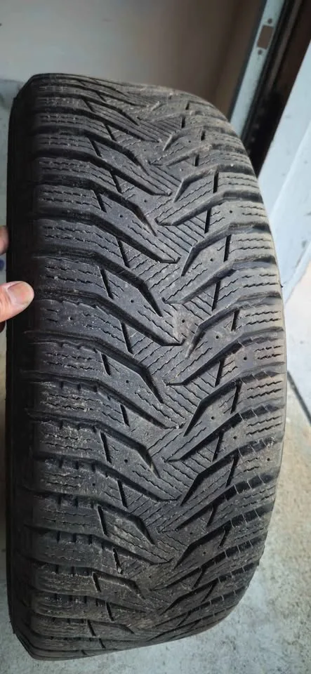 ❄️ Like New Winter Tires 17 inch on Rims – 215/55R17 image indicator(4)