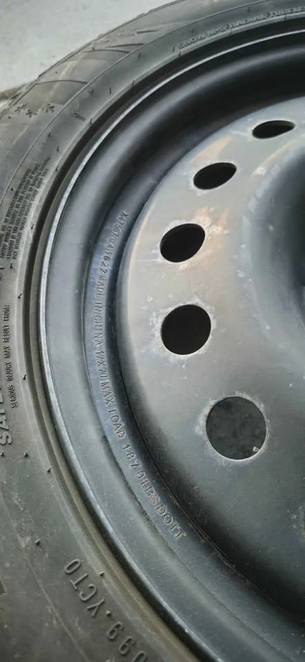 ❄️ Like New Winter Tires 17 inch on Rims – 215/55R17 image indicator(7)