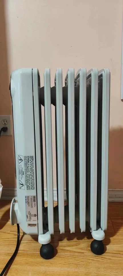 De'Longhi Oil-Filled Radiator Space Heater – 1500W (Light Gray) image indicator(8)