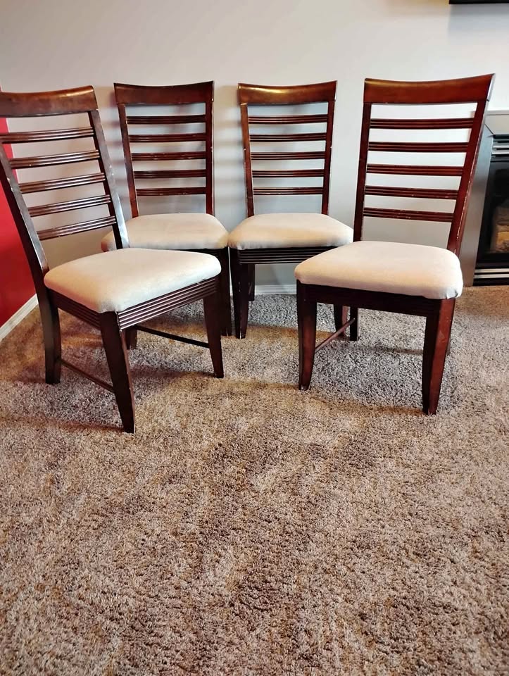 4 Chairs