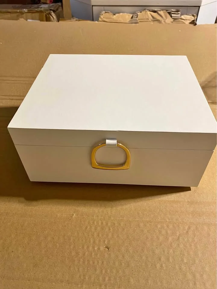 Elegant Jewelry Box – Stylish & Spacious Organizer